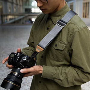 Kameragurt für die Liste 10 Must Haves, die jeder Fotograf in seiner Tasche haben sollte